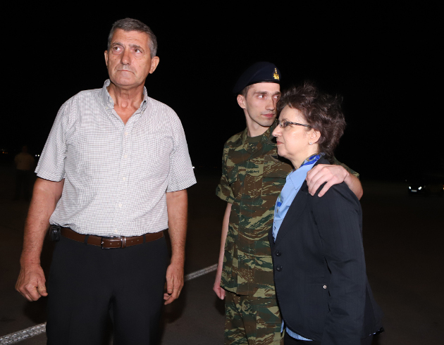 Επαναπατρίστηκαν οι δύο Έλληνες στρατιωτικοί