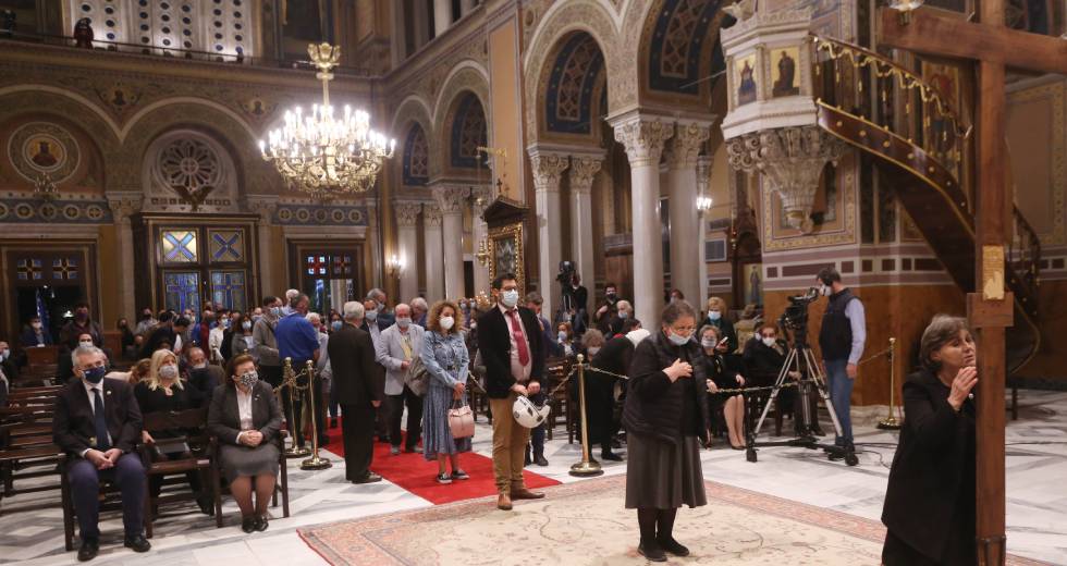 Πάσχα με περιορισμούς και ανοιχτές εκκλησίες