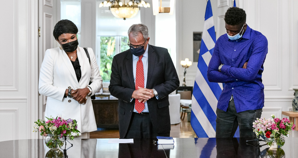 Μητσοτάκης στα χνάρια… Σαμαρά πάλι με Αντετοκούνμπο