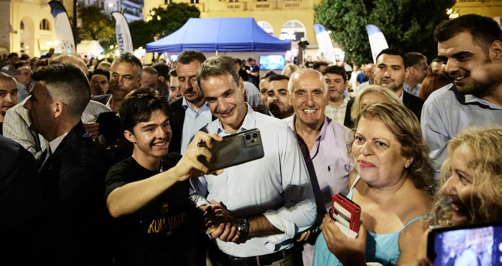 Στη σκιά του σκανδάλου των υποκλοπών, η «θερμή» υποδοχή Μητσοτάκη στη ΔΕΘ