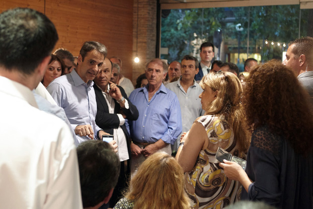Αντιπαράθεση για την επίσκεψη Μητσοτάκη στο κέντρο της Αθήνας