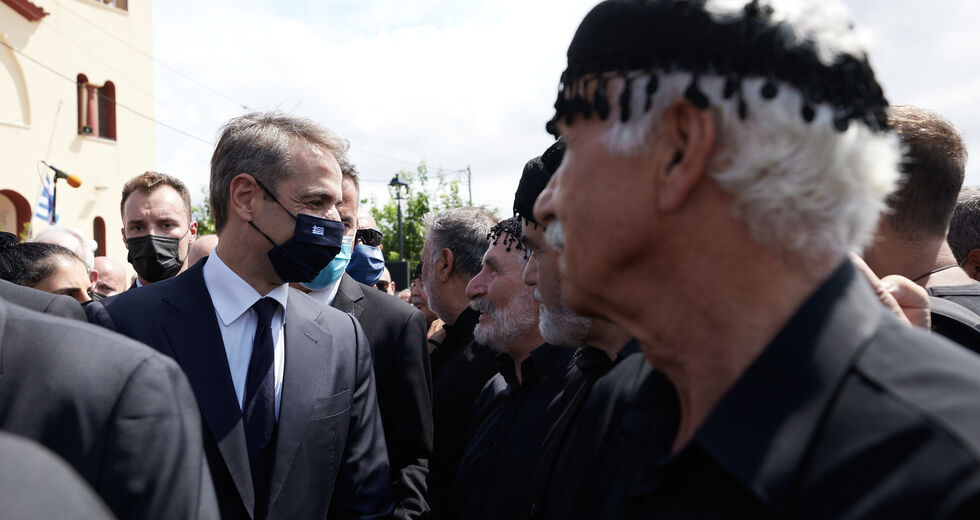 Κλαίνε τα σήμαντρα κι οι φίλοι σου κλαίνε… και τραγουδούνε