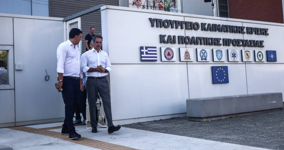 Οι ισχυροί άνεμοι αναστατώνουν το ανέτοιμο υπουργείο Κλιματικής Κρίσης