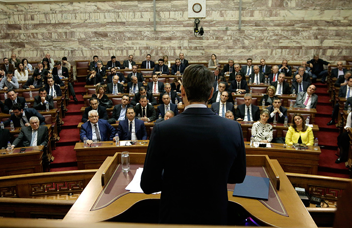 «Μύθος ότι η Ελλάδα βγαίνει από τα μνημόνια»