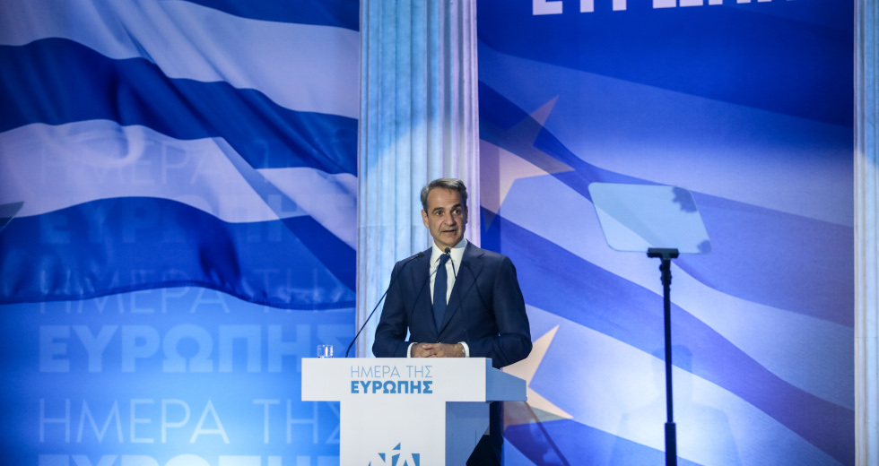 Πυρά Καραμανλή σε Μητσοτάκη μέσω Ευρώπης και… στην άκρη ο Σαμαράς