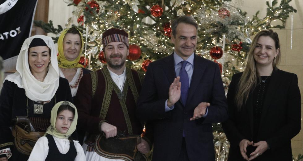 Κάλαντα, μηνύματα και… εξαγγελίες για το 2023