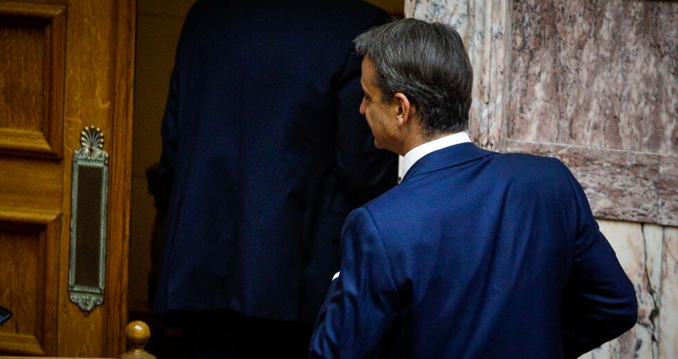 Αντί να απαντήσει, τράπηκε σε φυγή