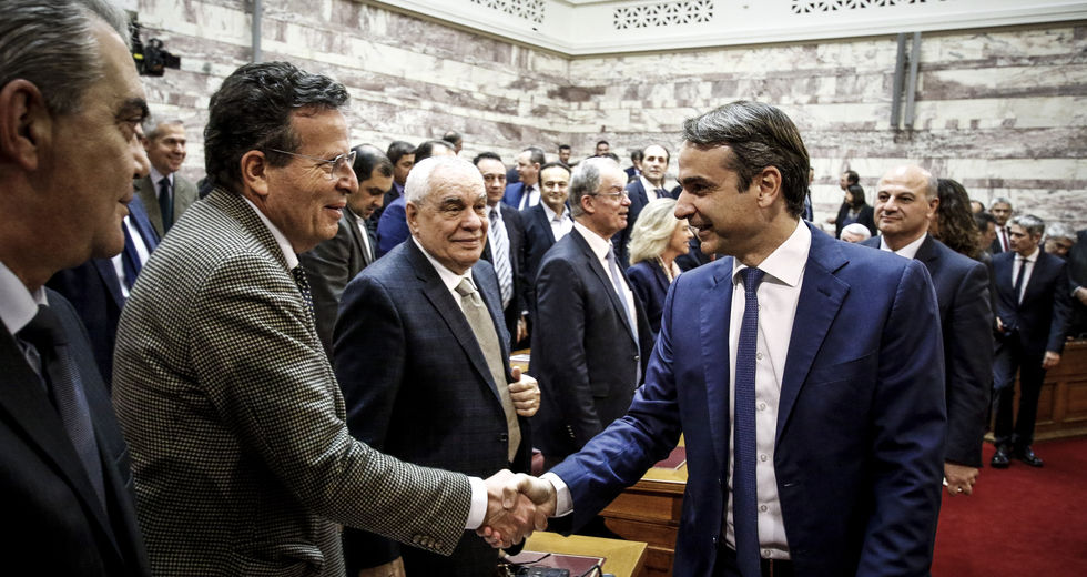 Ολοι οι δρόμοι οδηγούν δεξιά!