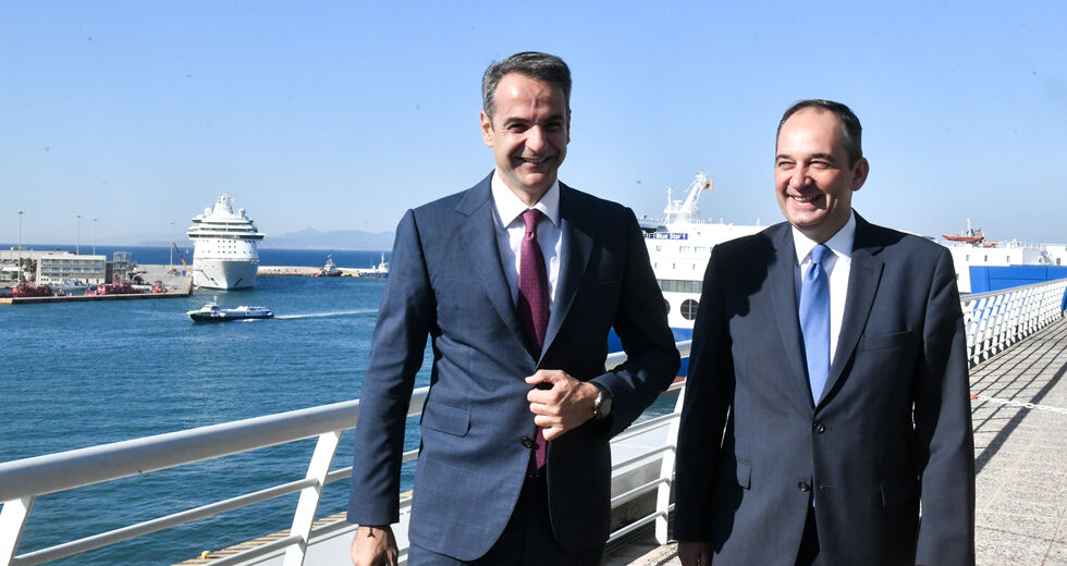 Μπουρλότο από τον εφοπλιστή Πάνο Λασκαρίδη στο Μαξίμου