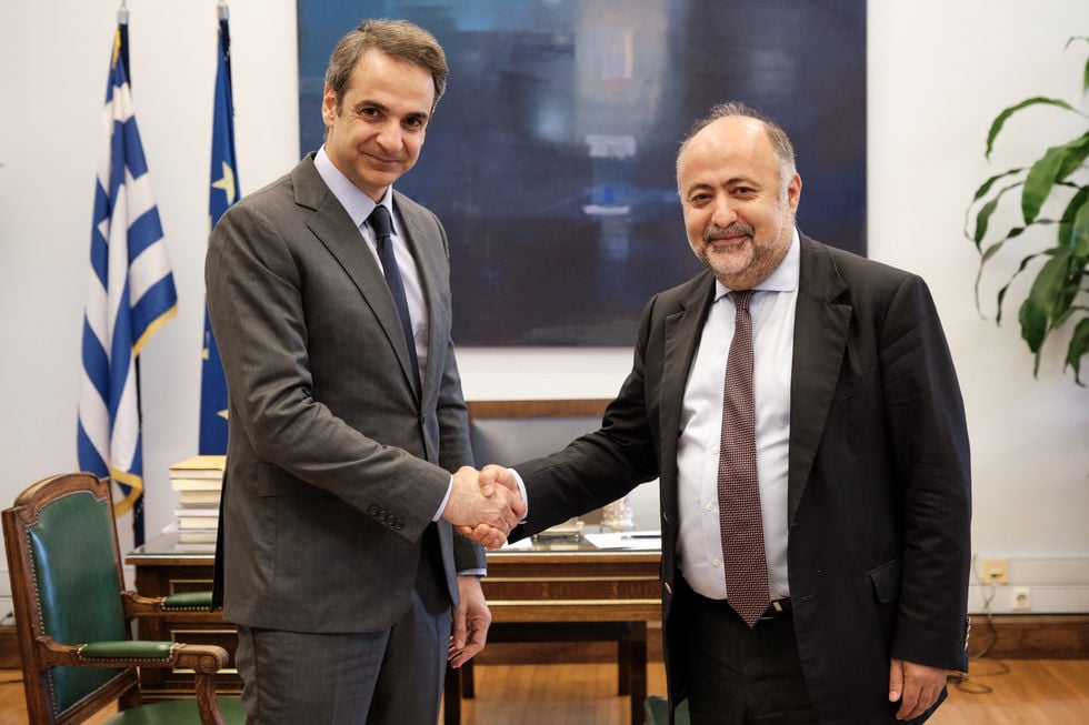 Ολοι οι δρόμοι οδηγούν δεξιά!