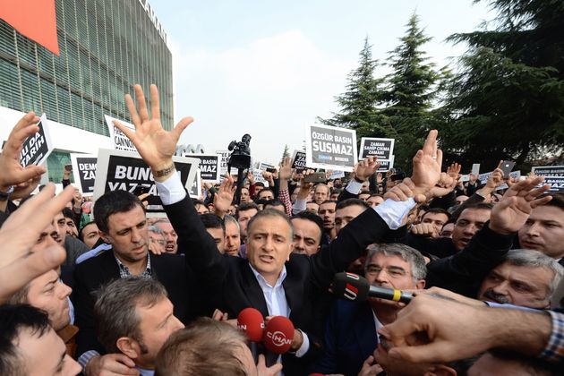 Βιομηχανία διώξεων κατά MME