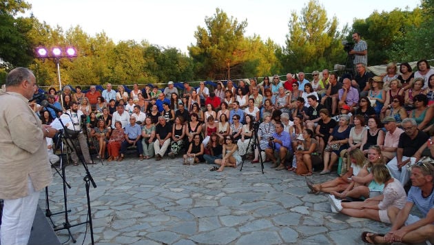 Γυρίζοντας τη Λέσβο με πιάνο και βιολί