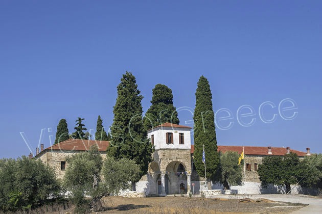 Πάσχα σε μοναστήρια και ξωκλήσια