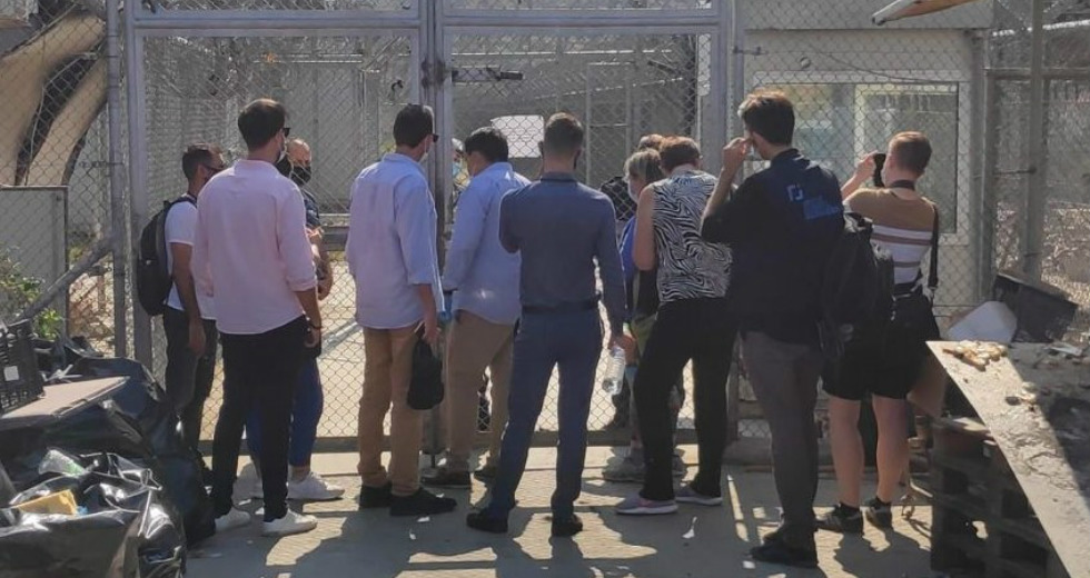 ΣΥΡΙΖΑ: Εικόνες πολέμου αντίκρισαν οι ευρωβουλευτές της Αριστεράς στη Μόρια