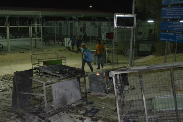 Χιλιάδες πρόσφυγες χωρίς στέγη στη Μυτιλήνη [Βίντεο]