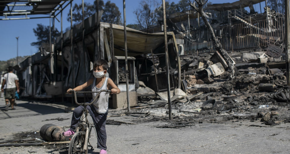 Εικόνες καταστροφής και απελπισίας στη Μόρια