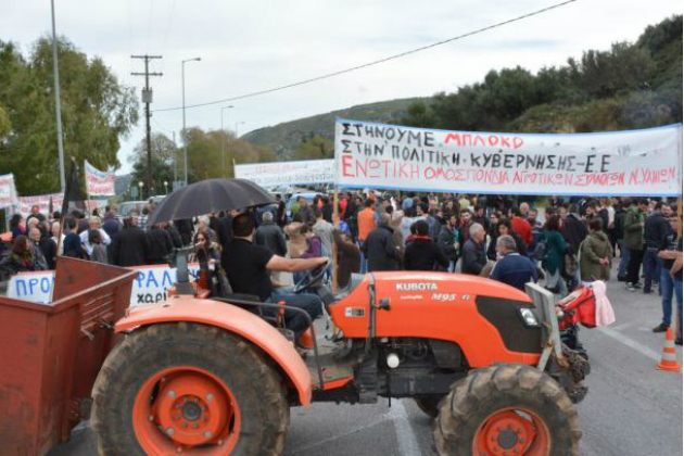 Κρήτη: Παραμένουν τα μπλόκα σε Μεγάλα Χωράφια και Πραιτώρια