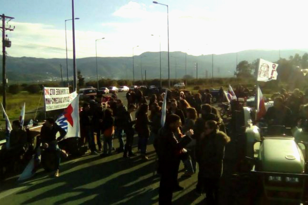 Κρήτη: Παραμένουν τα μπλόκα σε Μεγάλα Χωράφια και Πραιτώρια