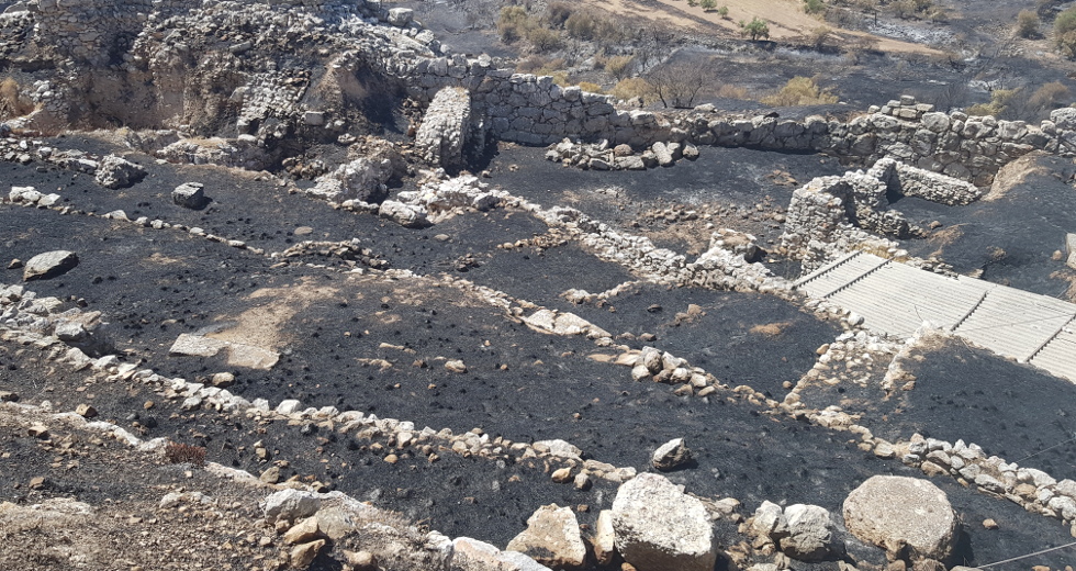 Αυτές είναι οι «μαυρισμένες» Μυκήνες της κ. Μενδώνη (φωτορεπορτάζ)