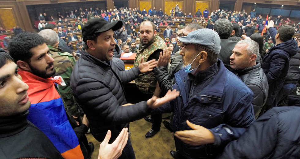 Ναγκόρνο Καραμπάχ:  Συμφωνία για τέλος του πολέμου – Οργή και οδύνη στην Αρμενία