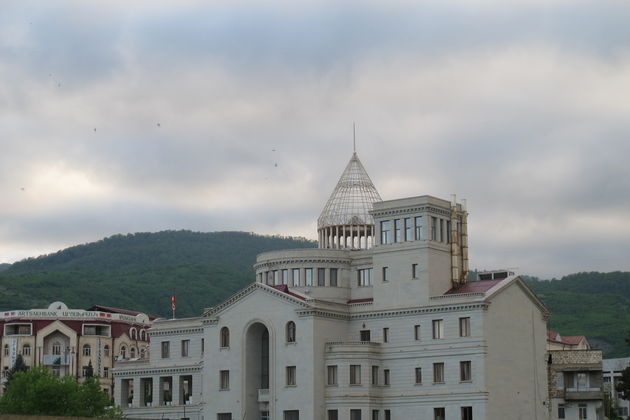 Αζέροι και Αρμένιοι στο τραπέζι του ειρηνευτικού διαλόγου
