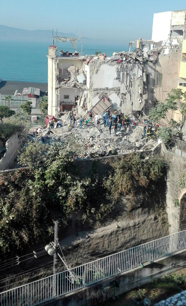 Νεκροί από κατάρρευση πολυκατοικίας στη Νάπολη