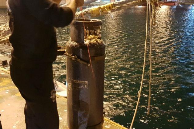 52 κιλά μαριχουάνας κρυμμένα σε μπουκάλα υγραερίου σε ύφαλα πλοίου