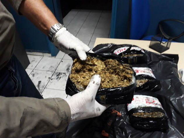 52 κιλά μαριχουάνας κρυμμένα σε μπουκάλα υγραερίου σε ύφαλα πλοίου