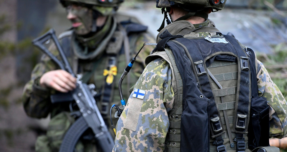 Η ευρωπαϊκή ουδετερότητα πάει περίπατο στη σκιά του νέου Ψυχρού Πολέμου