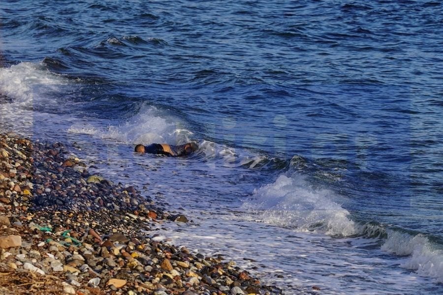 Έξι νεκροί πρόσφυγες σε πιθανό ναυάγιο ανοιχτά της Λέσβου [σκληρές εικόνες]