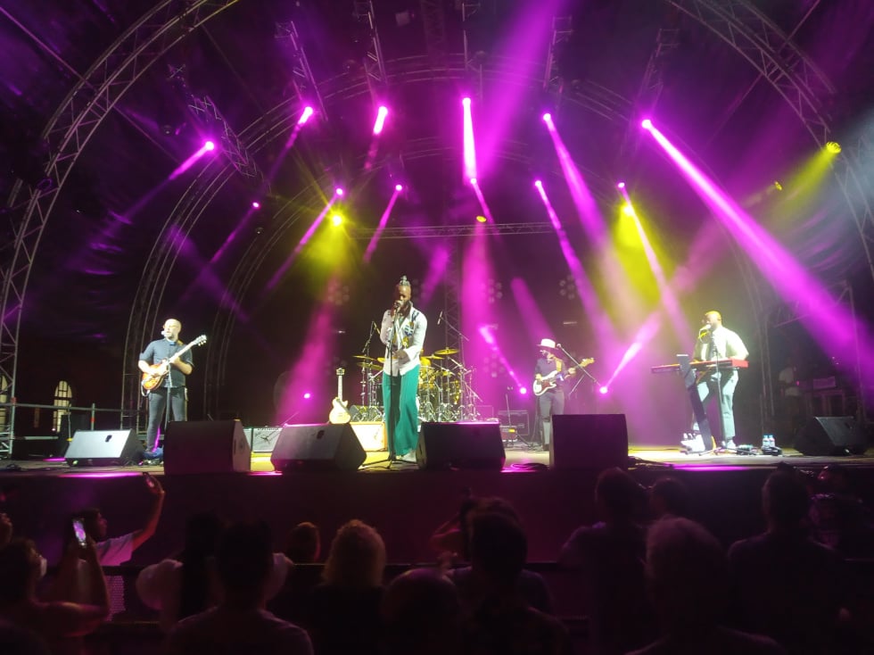 Ο Fantastic Negrito έκανε την εμφάνιση του καλοκαιριού στην Τεχνόπολη