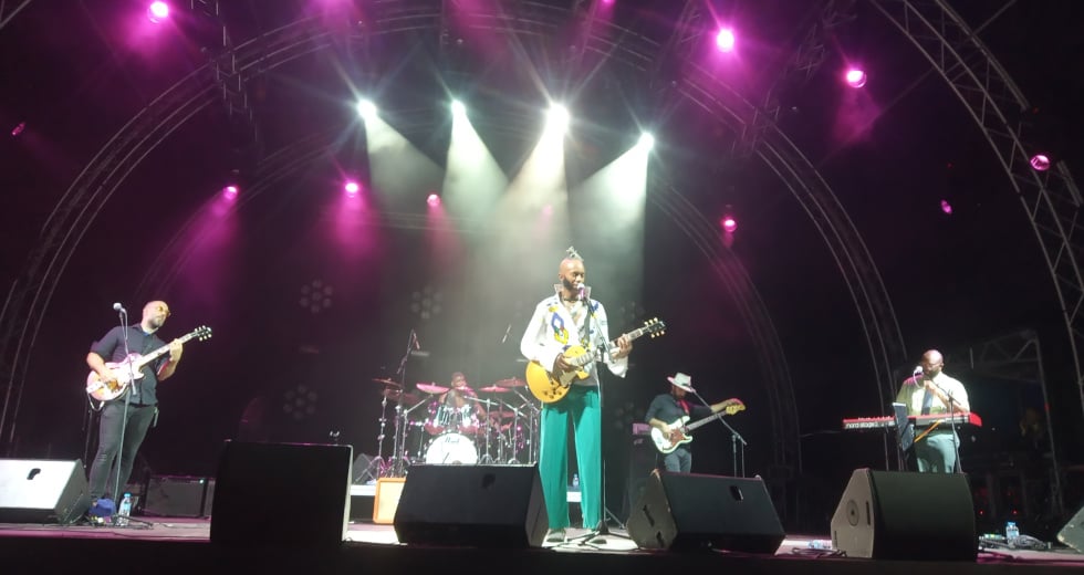 Ο Fantastic Negrito έκανε την εμφάνιση του καλοκαιριού στην Τεχνόπολη