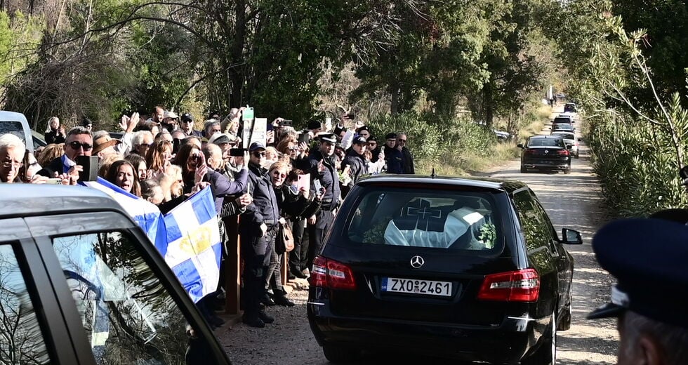 Κιτς, γκλαμουριά και παραχάραξη της Ιστορίας