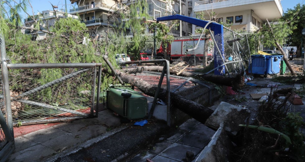 Τρεις τραυματίες από την κακοκαιρία, καταστροφή στο Νέο Ηράκλειο