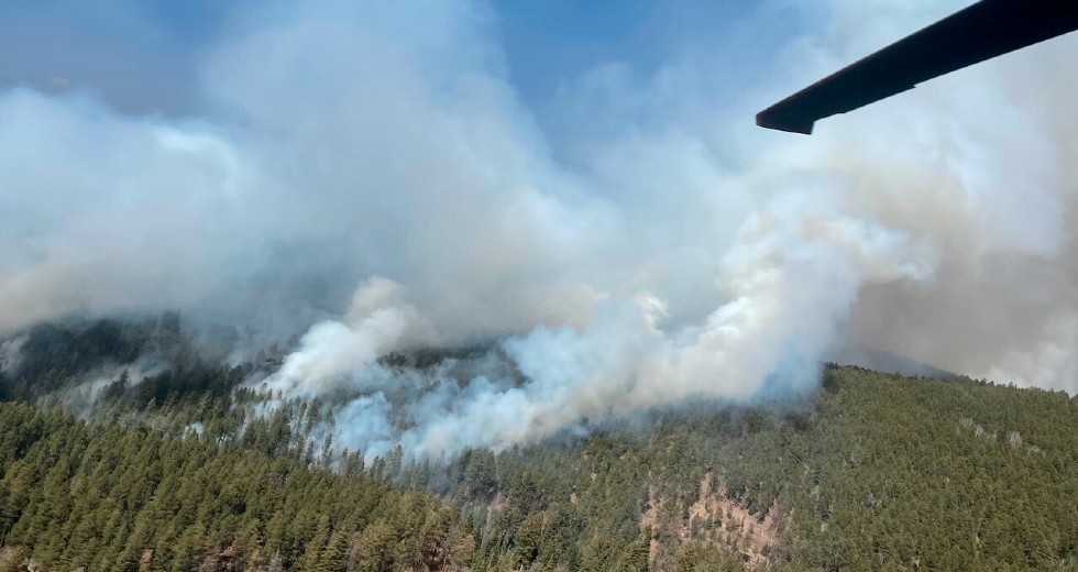 Μάχη με τις φλόγες στο Νέο Μεξικό, μεγάλη πυρκαγιά απειλεί χωριά και καλλιέργειες
