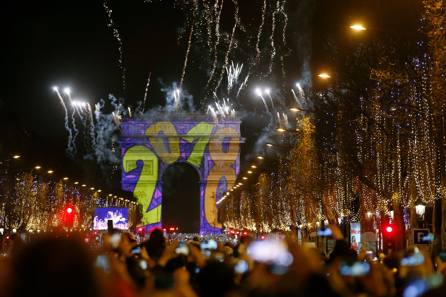 Ο πλανήτης υποδέχθηκε τη νέα χρονιά