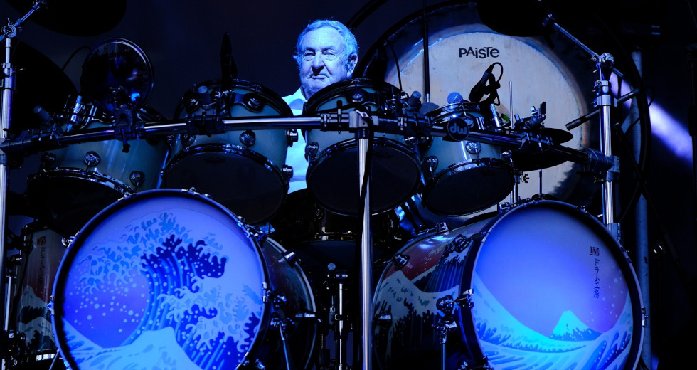 Ένα «γράμμα αγάπης» από και για τον Nick Mason και τους Pink Floyd