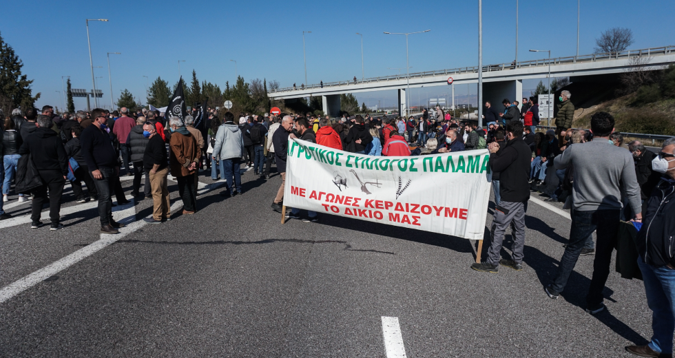 Εξαπλώνονται τα αγροτικά μπλόκα σε Θεσσαλία, Αιτωλοακαρνανία, Αργολίδα