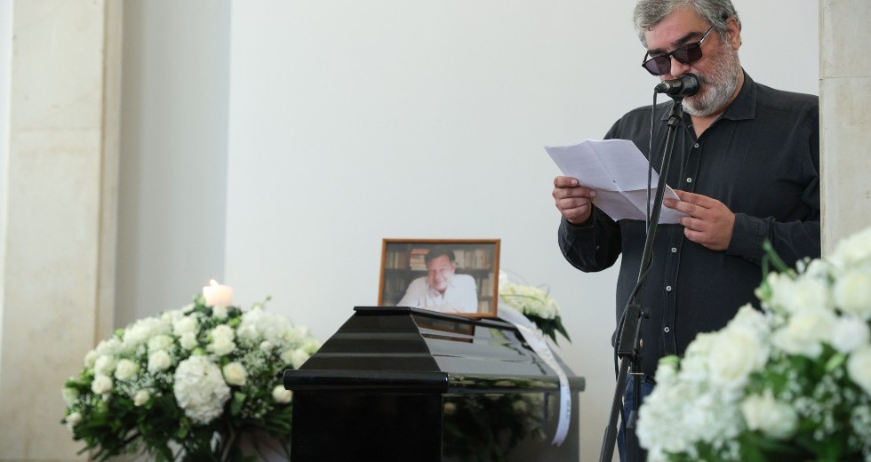 Πολιτικοί και πλήθος κόσμου αποχαιρέτησαν τον Ηλία Νικολακόπουλο