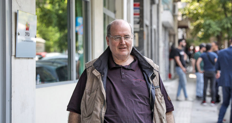 Μύδροι κατά Κεραμέως από Φίλη για τη σημαία