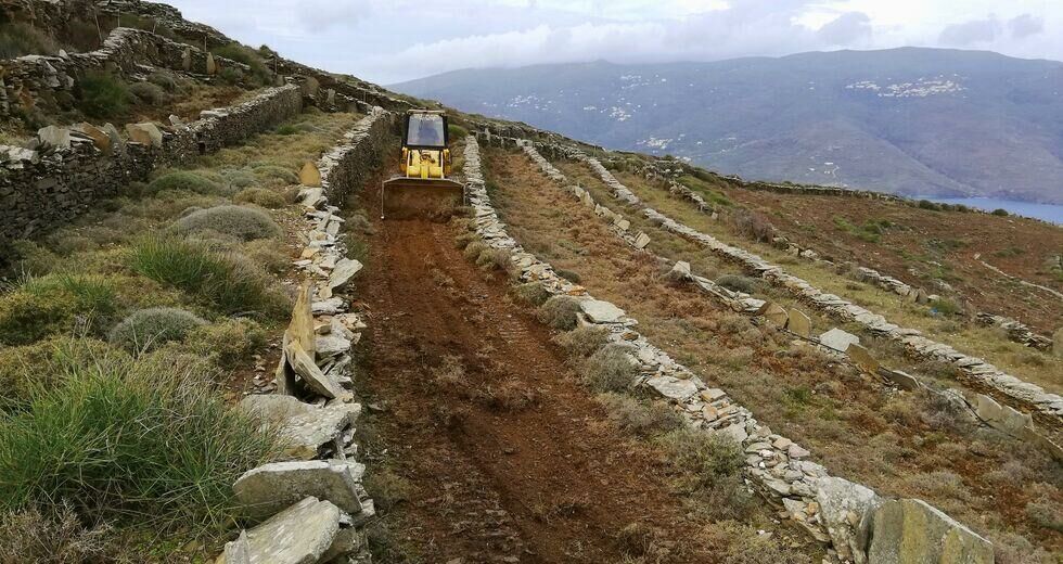 Μπετονιέρες ενάντια στις ξερολιθιές και στους σπιζαετούς