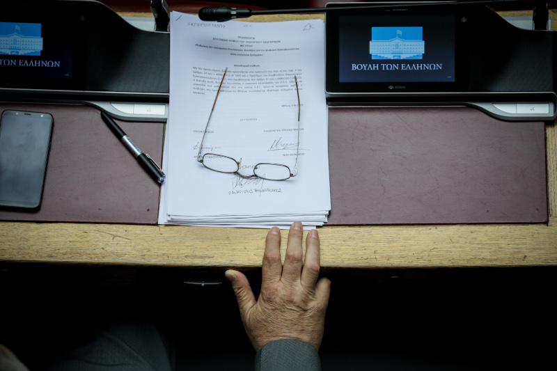 Πέρασε το νομοσχέδιο για το επιτελικό κράτος μετά από ένα «επεισοδιακό» διήμερο