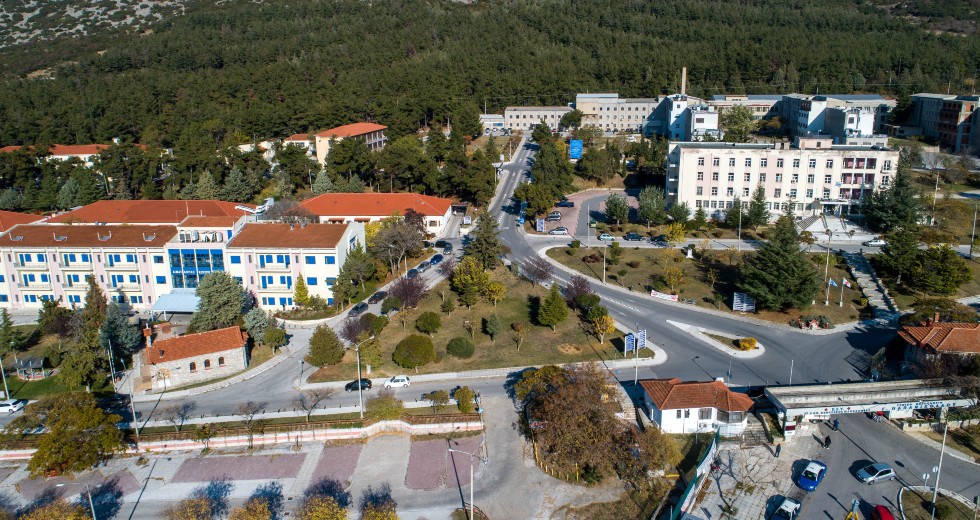 Στις τραγικές ελλείψεις απαντούν με… ρουσφέτια