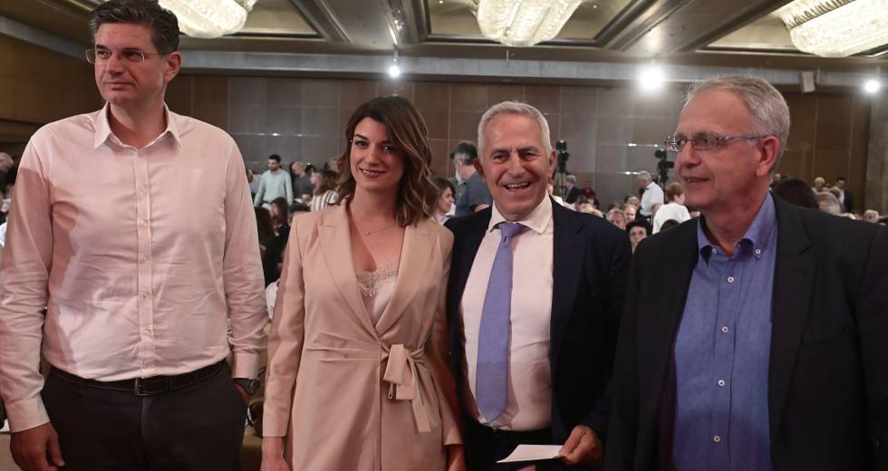 ΚΕ ΣΥΡΙΖΑ: Όλοι παρόντες για την επόμενη ημέρα και τη νέα εκλογική μάχη [ΦΩΤΟ]