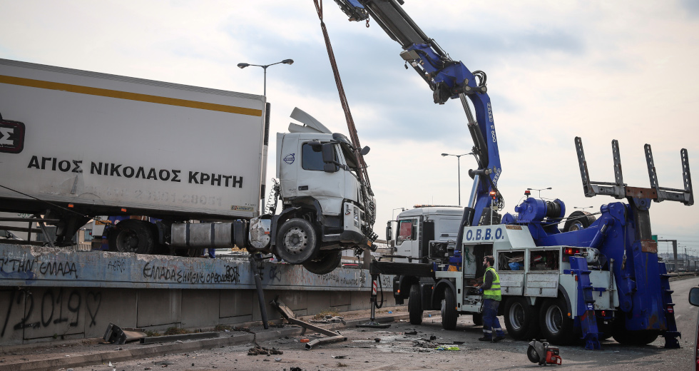 Τροχαίο στον Κηφισό-Τραυματίστηκε οδηγός νταλίκας