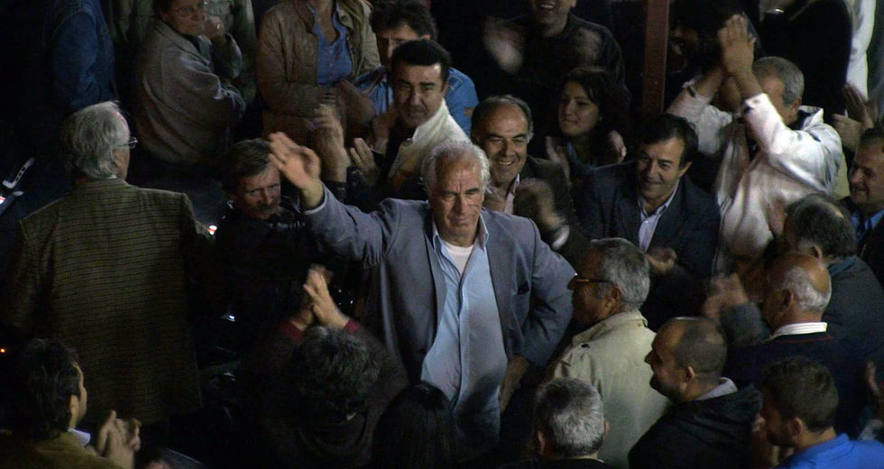 «Θέλουμε τον πολιτικό να λειτουργεί ως μπαμπάς μας»