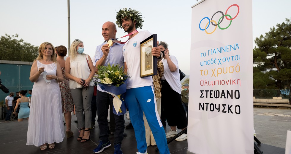 Τον υποδέχθηκαν σαν ήρωα