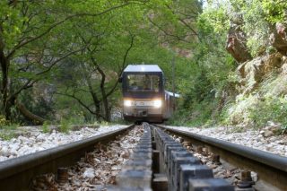 Εγκλωβισμός 38 επιβατών