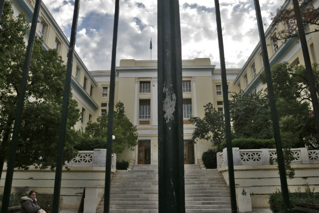 Κάνουν την τρίχα… θηλιά για τα δημόσια Πανεπιστήμια