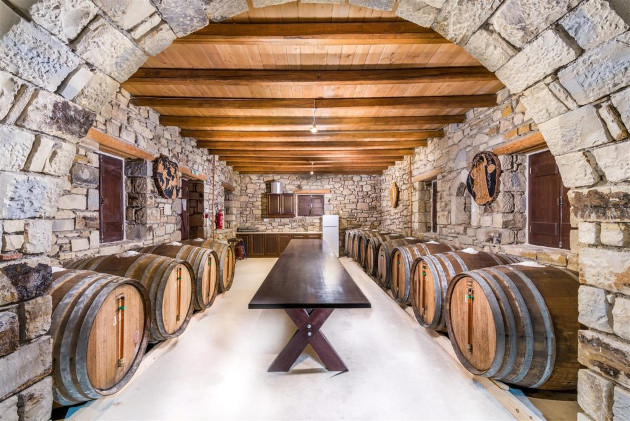 Εκρηξη ισοπέδωσε οινοποιείο στη Μεσαρά